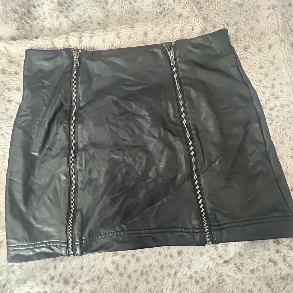 Tinseltown Black Faux Leather Mini Skirt